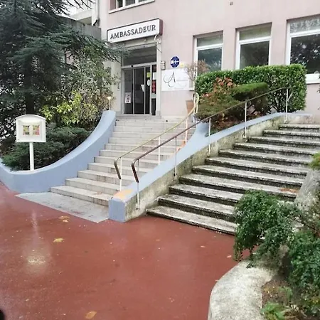 Hotel Les Nouveaux Ambassadeurs 2*